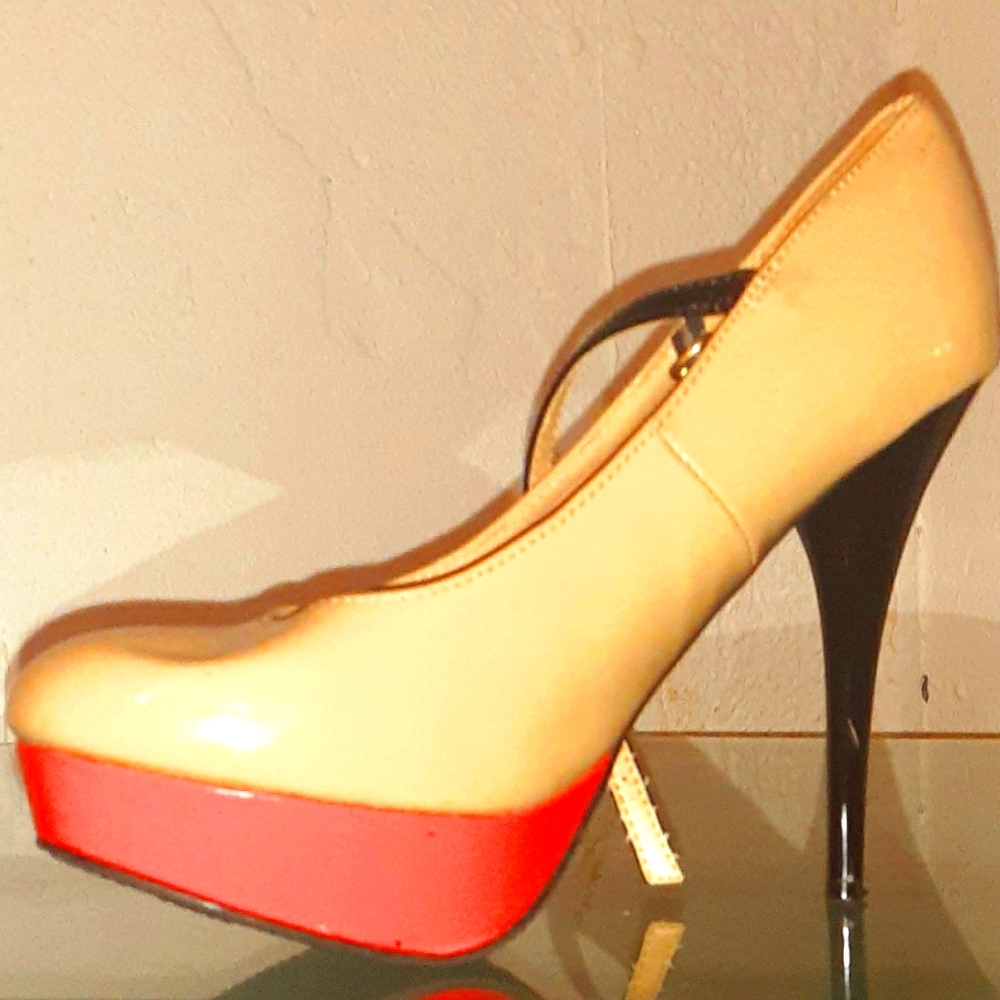 Women stiletto heel dress shoe